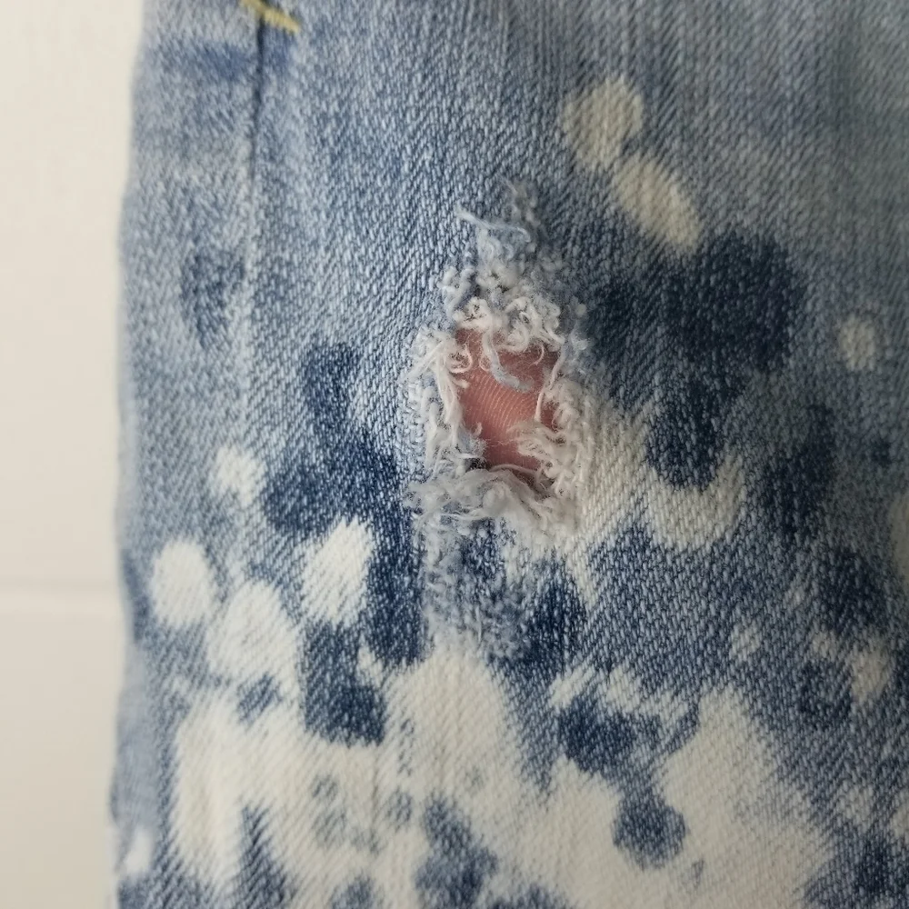 Pilcro anthropologie light wash bleacb splatter jean shorts - Picture 8 of 13